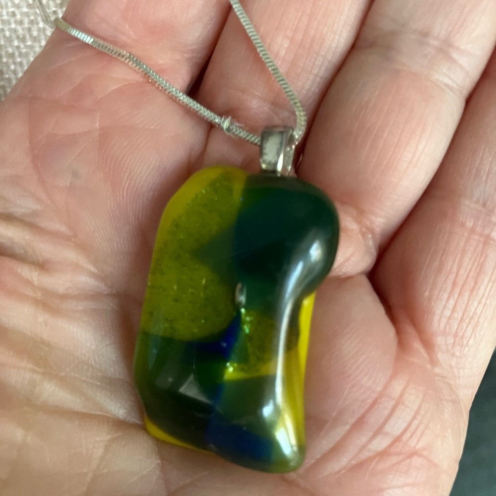 Sterling stamped 925 Italy Handmade Green and Yellow Glass Pendant Necklace - Picture 5 of 6